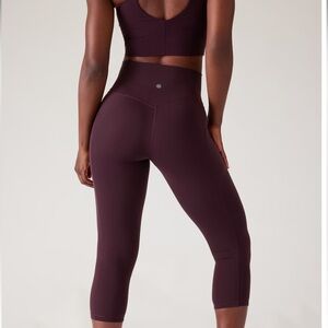 Athleta salutation stash pocket II tight in spiced cabernet Sz S/P